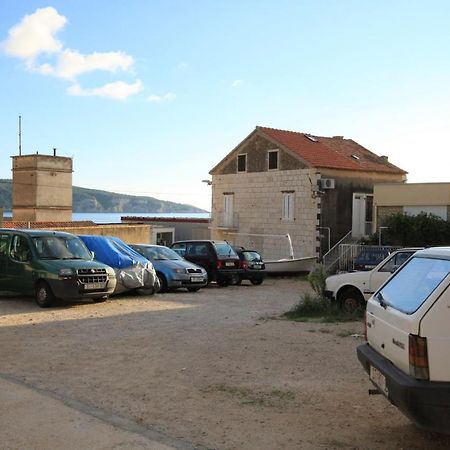 Apartments And Rooms By The Sea Komiza, Vis - 2431 Esterno foto