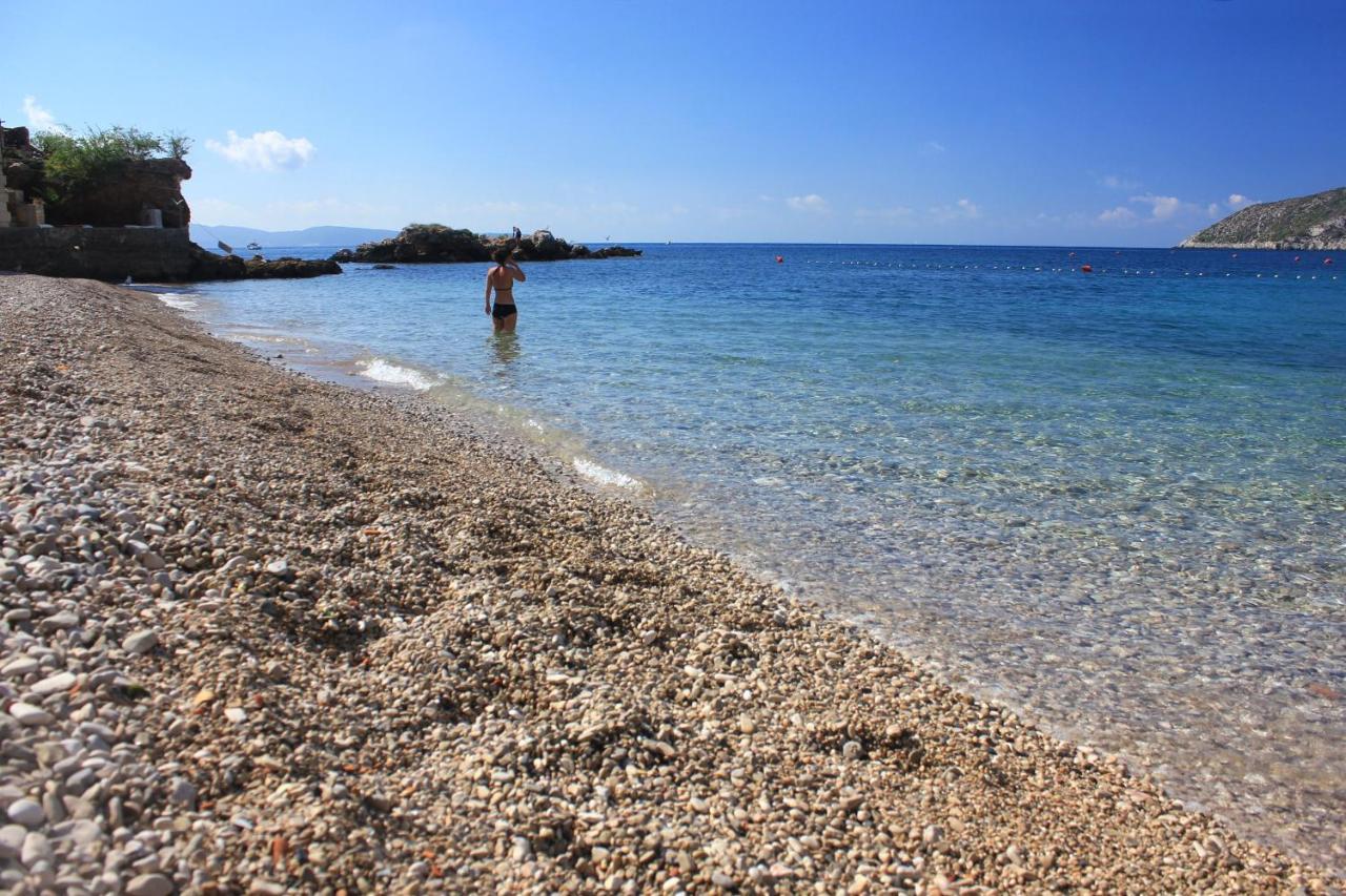 Apartments And Rooms By The Sea Komiza, Vis - 2431 Esterno foto