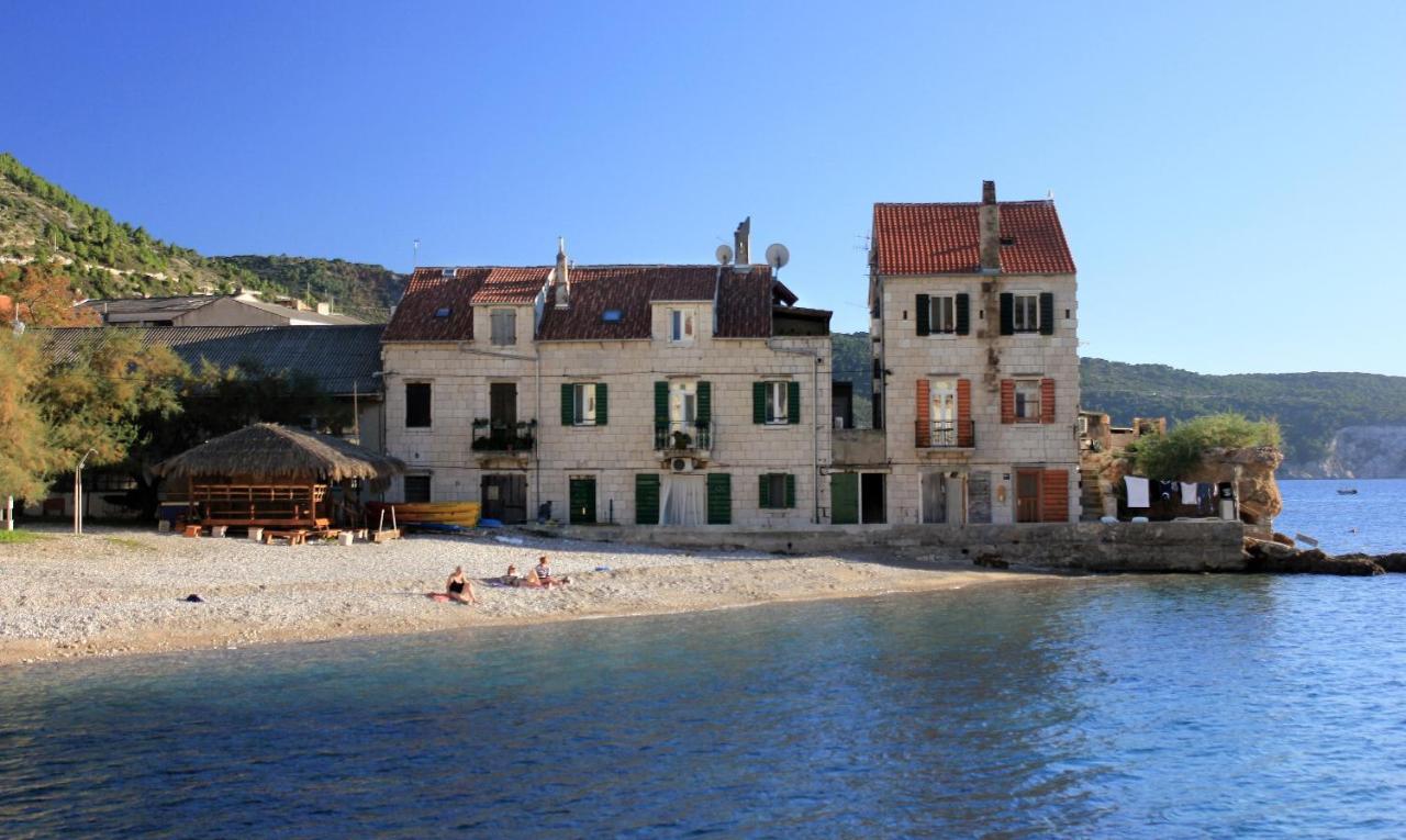 Apartments And Rooms By The Sea Komiza, Vis - 2431 Esterno foto