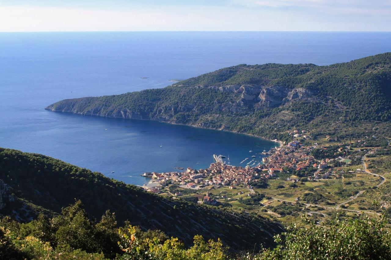 Apartments And Rooms By The Sea Komiza, Vis - 2431 Esterno foto