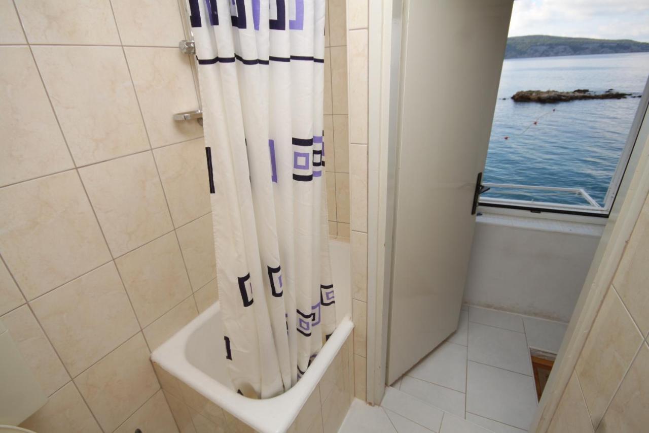 Apartments And Rooms By The Sea Komiza, Vis - 2431 Esterno foto