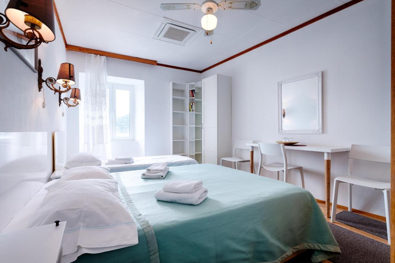 Apartments And Rooms By The Sea Komiza, Vis - 2431 Esterno foto