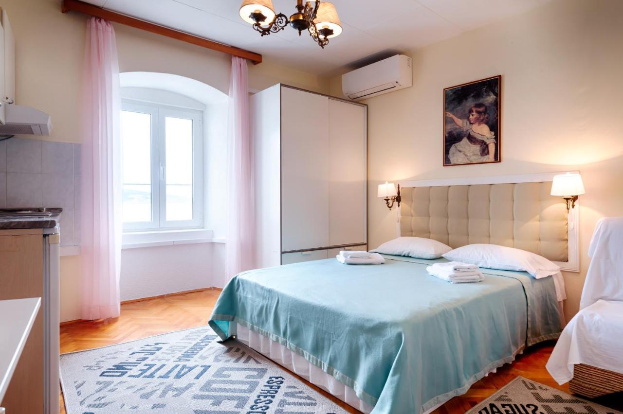 Apartments And Rooms By The Sea Komiza, Vis - 2431 Esterno foto